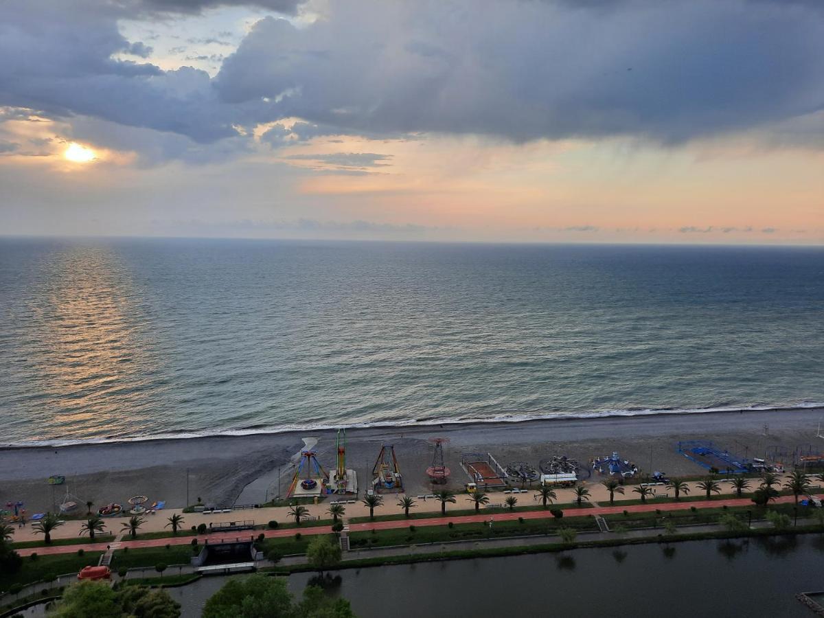 The Best Beach Aparthotel Orbi City Batum Dış mekan fotoğraf